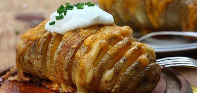 طبخة اليوم "سهلة وسريعة": بطاطا مشوية بالجبن والحبش