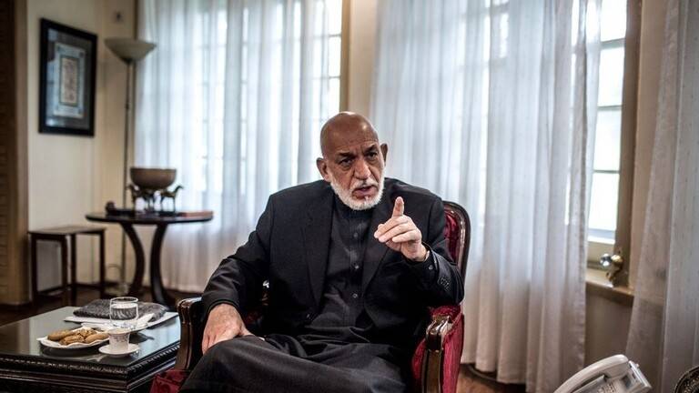 كرزاي: حركة طالبان تفرض قيودا على تعليم المرأة