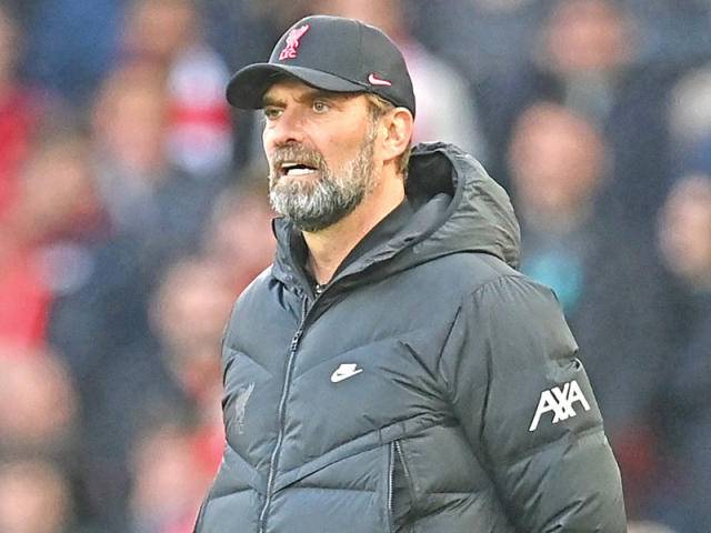 فولهام يغرق مدرب ليفربول في مياه ملعبه