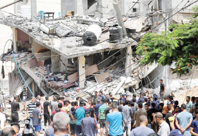 ثمانية شهداء بينهم طفل وسيدتان في العدوان "الاسرائيلي" على غزة صباح اليوم