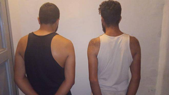 أوقفه الأمن وشخص آخر كان ينوي سرقته.. إحذروا الدولارات المجمّدة!
