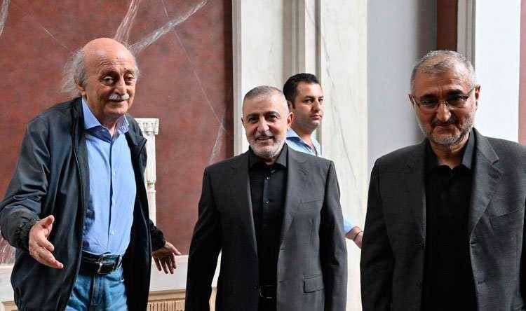 جنبلاط لوفد حزب الله : السلاح «مش عنا».. فلنتحدث بهذه القضايا.. وأتمنى الحصول على أجوبة من السيّد!
حسين خليل و صفا : نفضل الموت شهداء على الموت أمام طوابير الذلّ..  و«انشالله منتفق» على الرئيس!