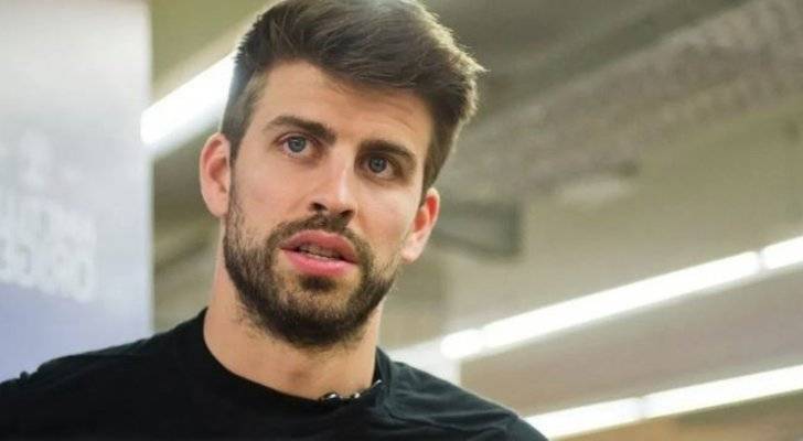 بعد شهرين من انفصاله عن شاكيرا.. من هي حبيبة بيكيه الجديدة؟!