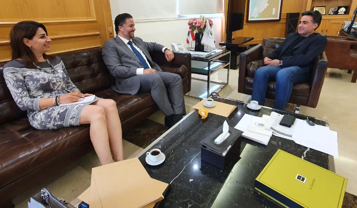حميه بحث مع سلام ايجابيات انضمام

لبنان الى منظمة التجارة العالمية