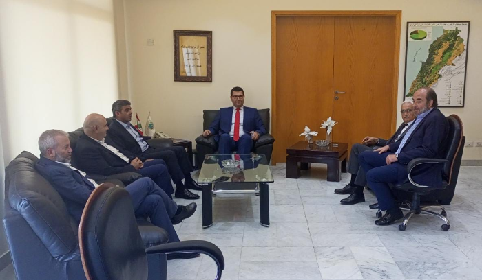 وفد نيابي عرض مع الحاج حسن تصدير انتاج التفاح والعنب