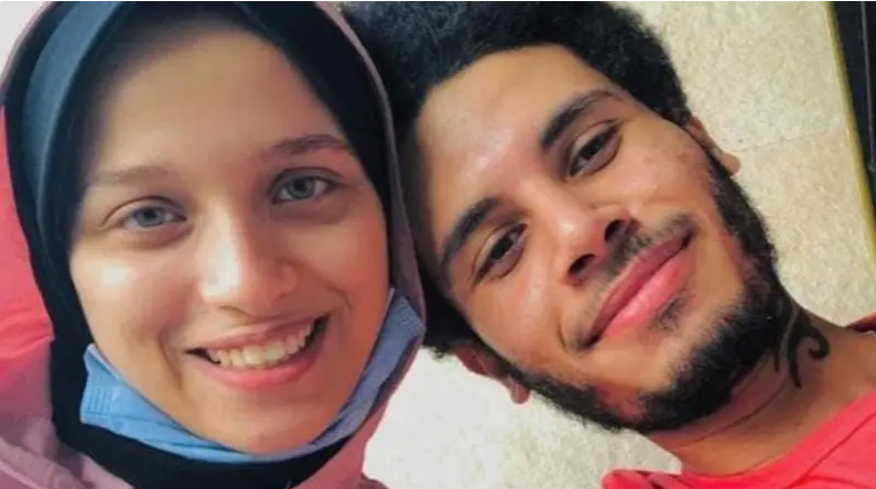 شاب مصري يقتل فتاة طعناً أمام المارة "بنفس طريقة ذبح نيرة"
