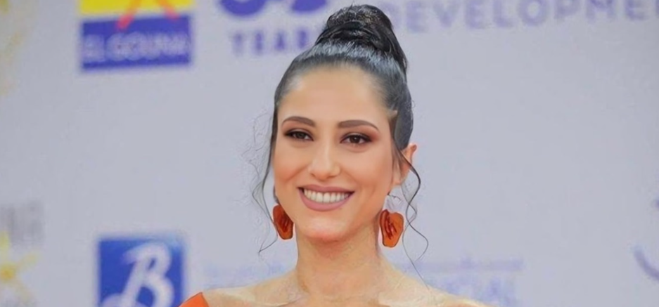 بالصورة- والدة حنان مطاوع فنانة شهيرة.. تعرّفوا إليها!