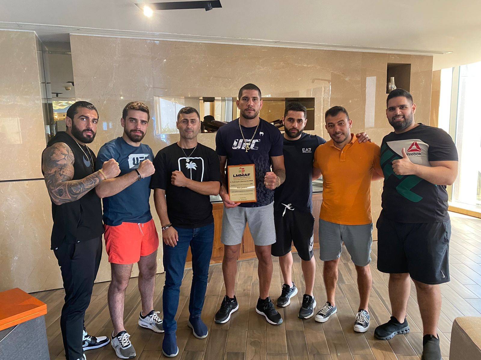 جزيني وابي نادر يكرمان بطل الـufc
بيريرا بحضور آل دباجة وعاصي