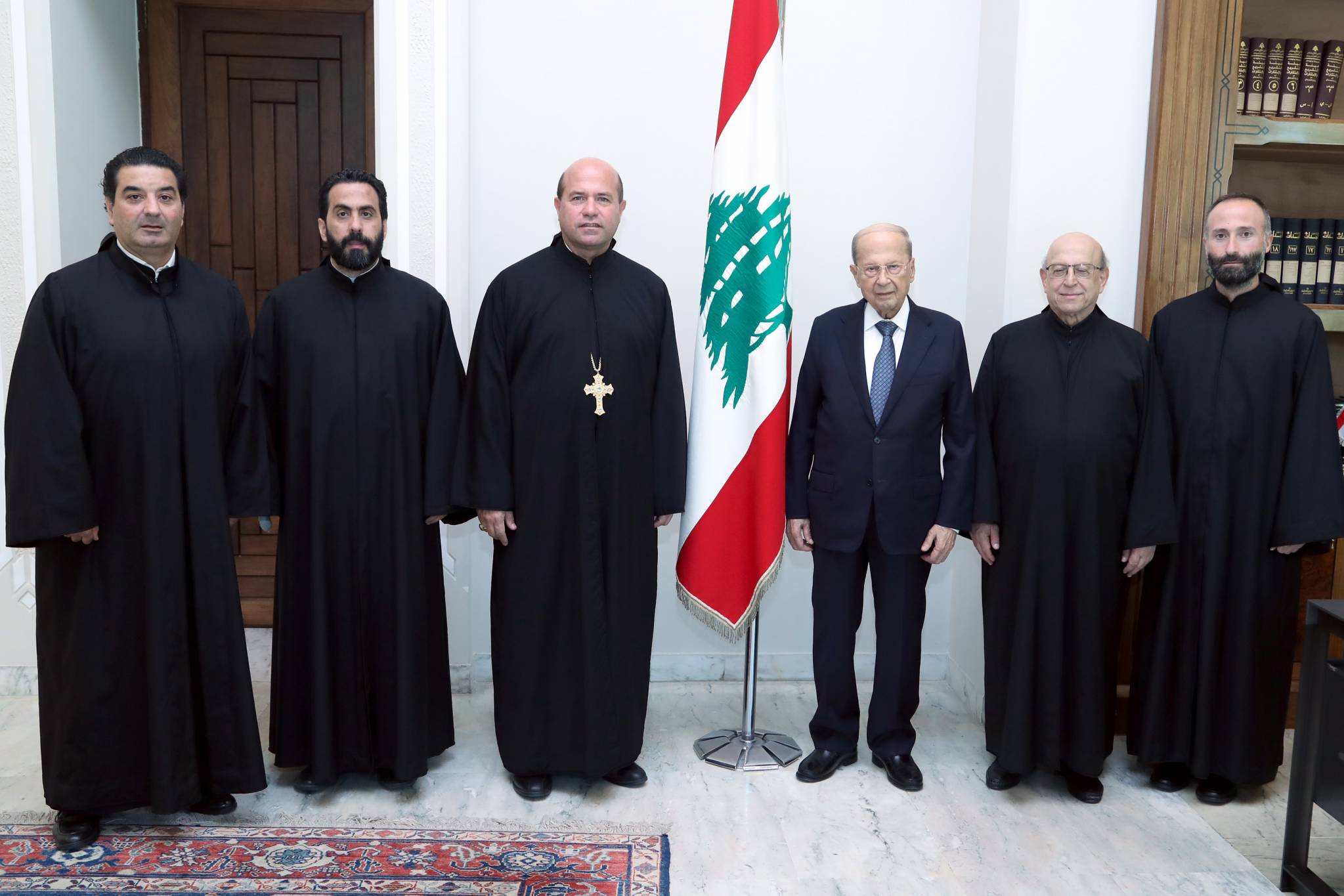 استقبل الأباتي محفوظ والرئيس العام لـ "جمعيّة المرسلين البولسيين"
عون لقضاة لبنان: واجهوا كلّ من يُقيّد
عدالة القضاء في "المركزي" وانفجار المرفأ