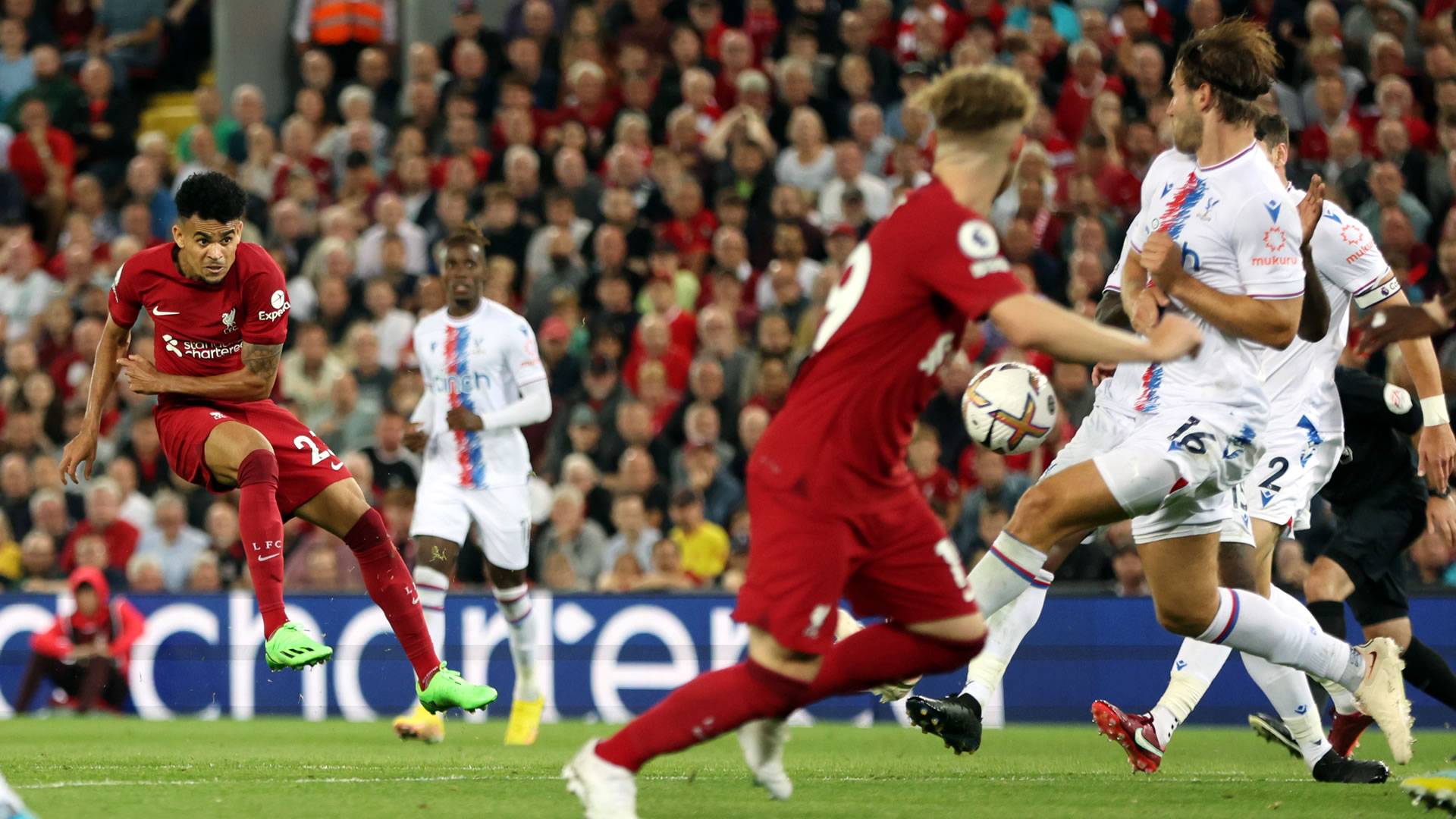 ليفربول يسقط في فخ التعادل ونونيز يتعرض للطرد