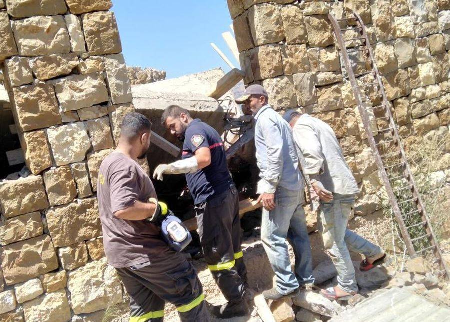 في افقا.. انهيار سقف مبنى قيد الترميم وسقوط قتيل وجريح!