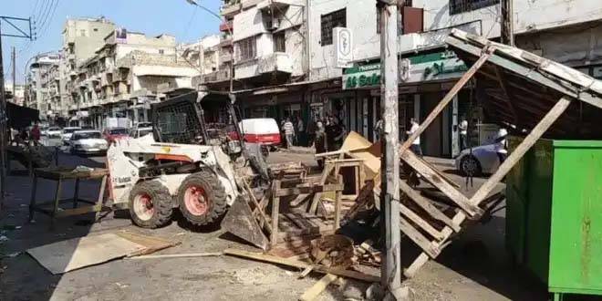 هل تنجح عمليّة إزالة العربات والبسطات من شوارع طرابلس
حفاظاً على أرزاق أصحاب المحال التجاريّة واليد العاملة اللبنانيّة؟