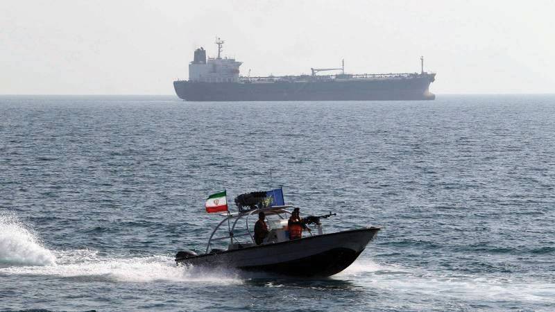إيران: الحرس الثوري يحتجز سفينة تهرّب الوقود في الخليج