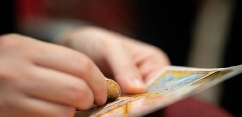 فاز بـ 100 ألف دولار ... كيف ابتسم الحظ لهذا الشاب؟