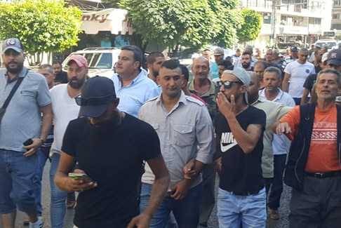 مسيرة حاشدة واعتصام
لعمال بلدية طرابلس
