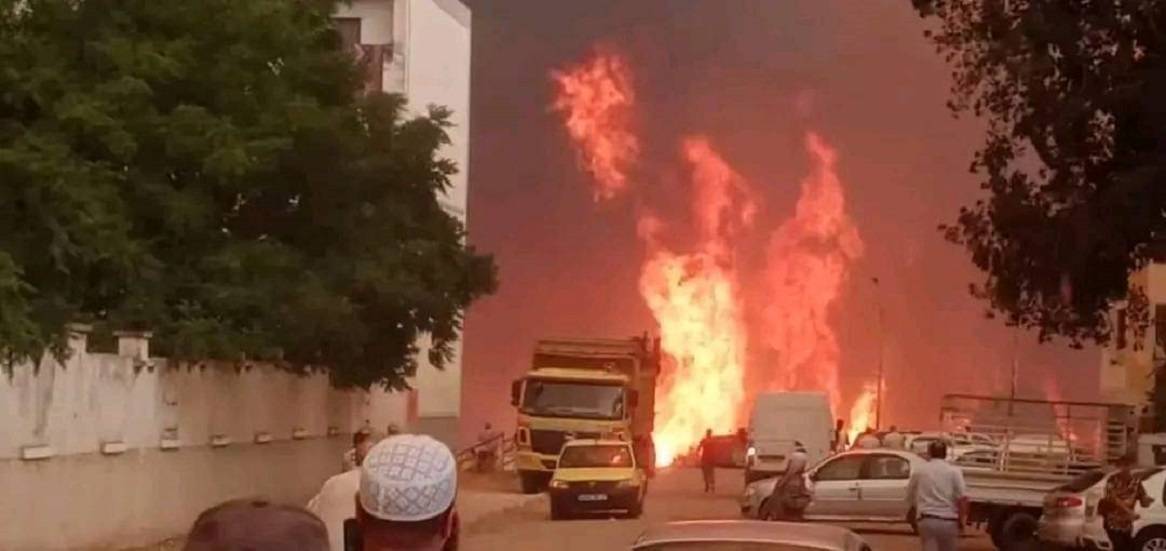 الحرائق تمتدّ الى 16 ولاية في الجزائر.. وإصابة 45 شخصا في ولاية واحدة