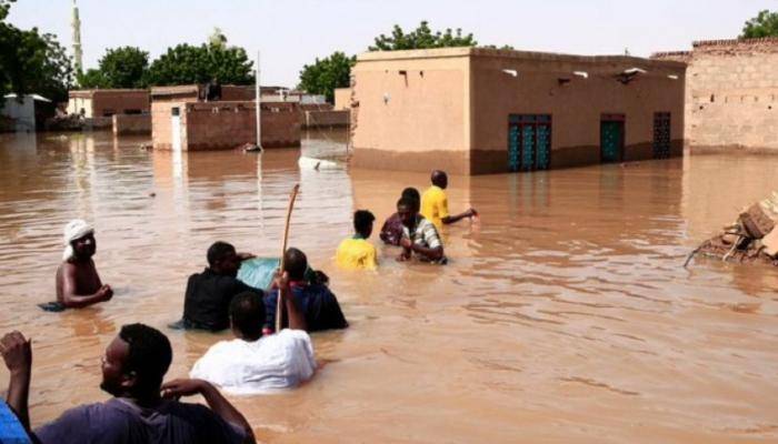 مساعدات عاجلة من الإمارات الى متضرري الفيضانات في السودان