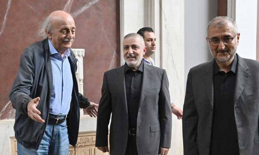 لقاء كليمنصو بين القهوة المرّة والمتّة... من لحظة الاستقبال حتى الوداع
جنبلاط يستحضر جعجع: «متعنّت» ولا أسير به!
وحزب الله المستمع أكثر من متحدّث لم يعط «الجواب القاطع»!