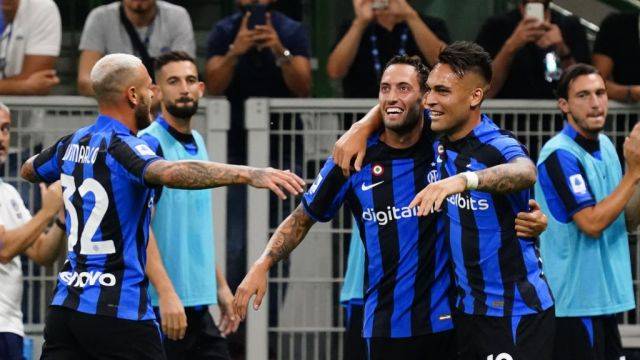 الدوري الايطالي: انتر ميلان ينفرد بالصدارة بفوزه الثمين على سبيزيا (3-0)