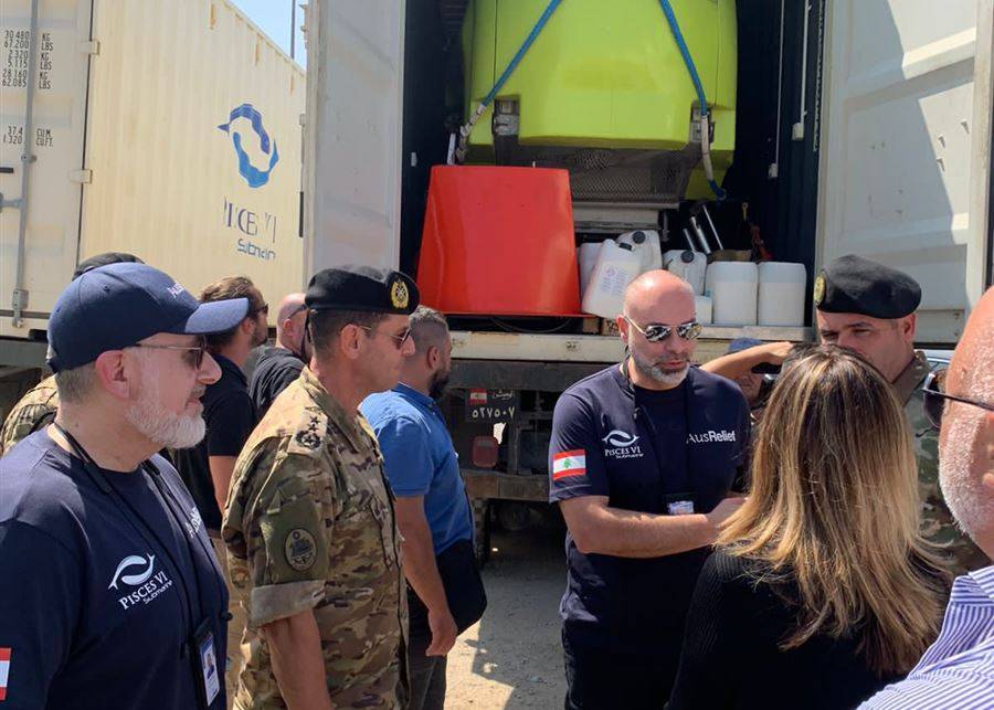 بعد غرق مركب.. بالصّور- الجيش ينقل غواصة من مرفأ بيروت إلى مرفأ طرابلس لسحبه