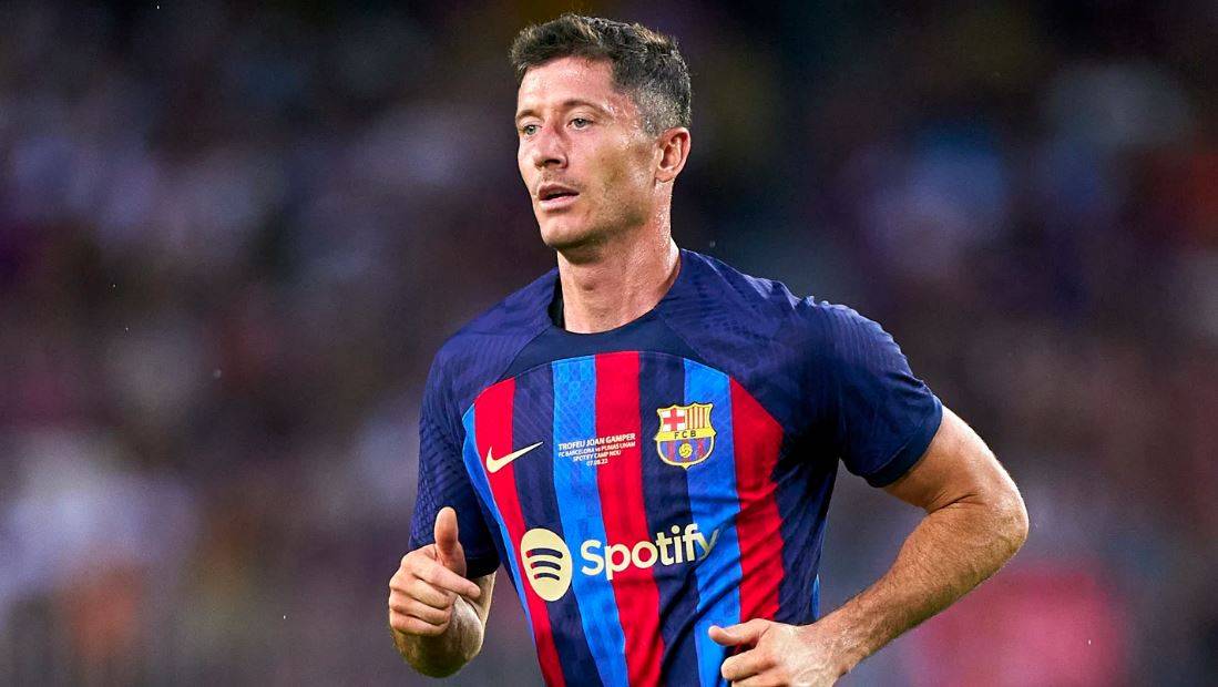ليفاندوفسكي يتعرض للسرقة أمام مقر تدريبات برشلونة