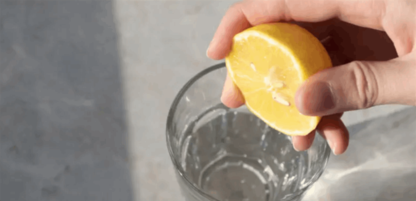 لإنقاص وزنك.. أضف هذه المكونات للماء الخاص بك