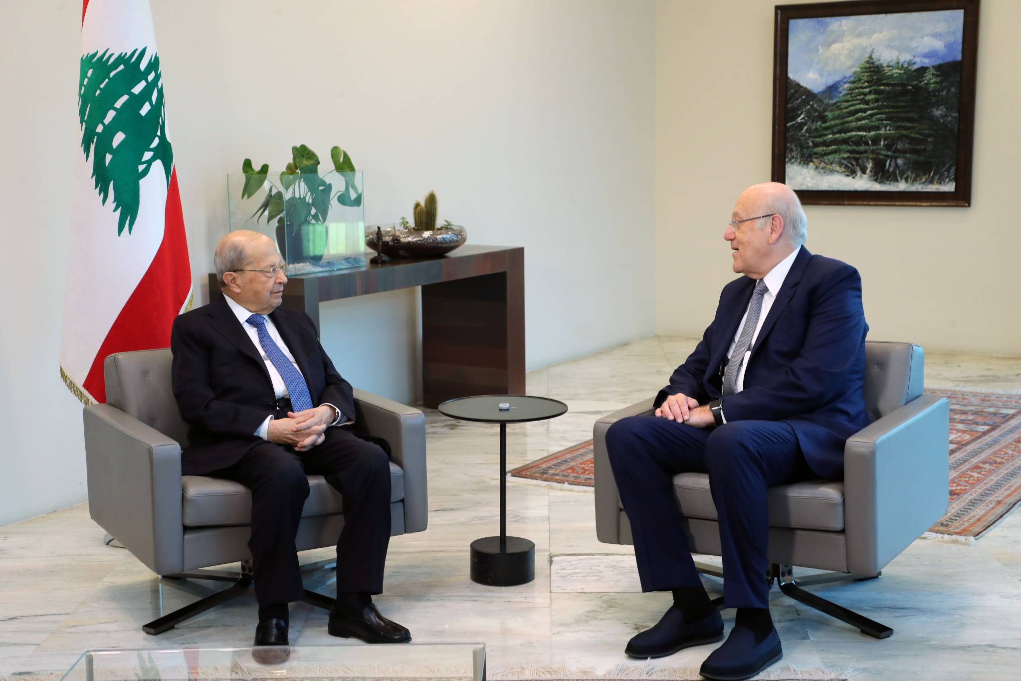 ميقاتي يحاول تفعيل عمل حكومة تصريف الأعمال... ويسعى لتشكيل الجديدة!!
دول الخارج ستضغط لانتخاب الرئيس .. لأن لا دعم من دون إجراء الاستحقاقات