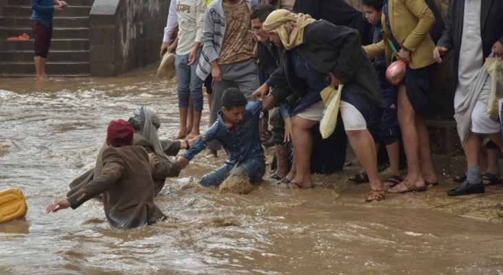 مقتل 13 شخصا جراء سيول وصواعق رعدية في هذا البلد