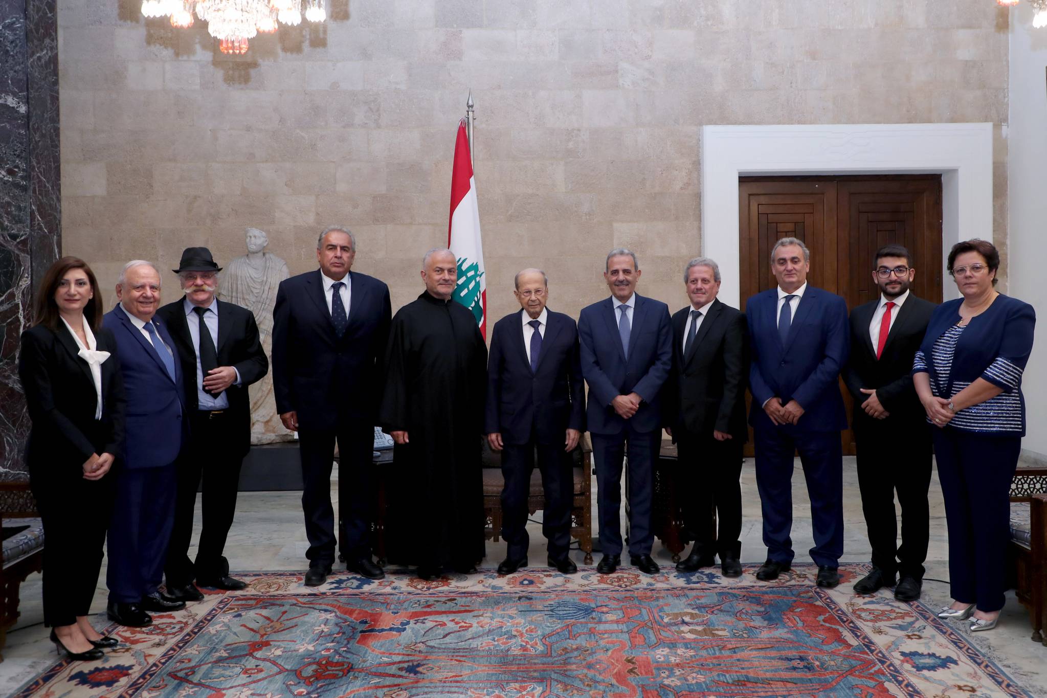 تلقّى دعوة لحضور قداس في ذكرى القديسة رفقا
عون تابع مع أبي رميا التطوّرات
وعرض مع حفار أوضاع نقابة أطباء أسنان طرابلس