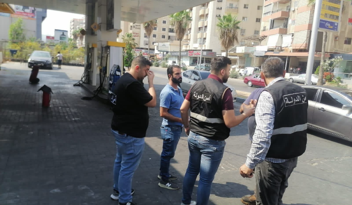 دورية لامن الدولة في صيدا اجبرت
بعض المحطات على فتح ابوابها