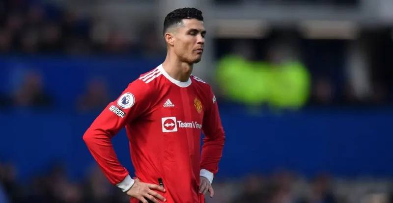 هل يجد رونالدو منقذاً لعرشه التاريخي في دوري الأبطال؟