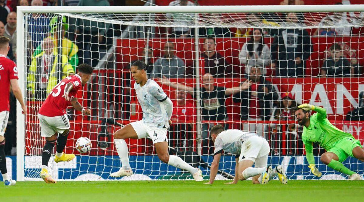 مانشستر يونايتد يحسم قمته مع ليفربول (2-1)