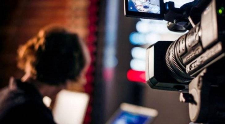 إعلامية شهيرة تتعرض للسرقة في مطار باريس