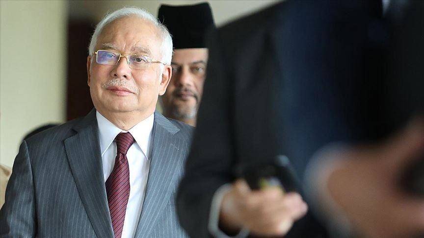 الحكم على رئيس وزراء ماليزيا الأسبق بالسجن 12 عاما