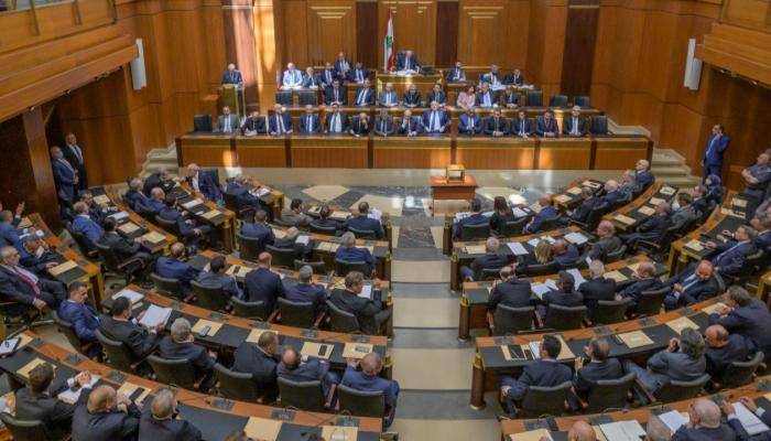 تباينات هائلة وخلافات متفاقمة بين نواب المعارضة والمستقلّين