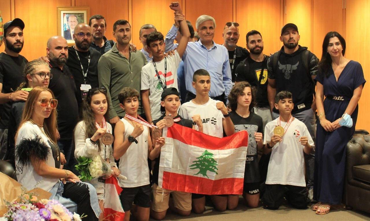 عودة بعثة الـ MMA من بطولة العالم
جزيني هنّأ اللاعبين على ميدالياتهم الملوّنة
وشكر الوزيرين مولوي وكلّاس واللواء ابراهيم