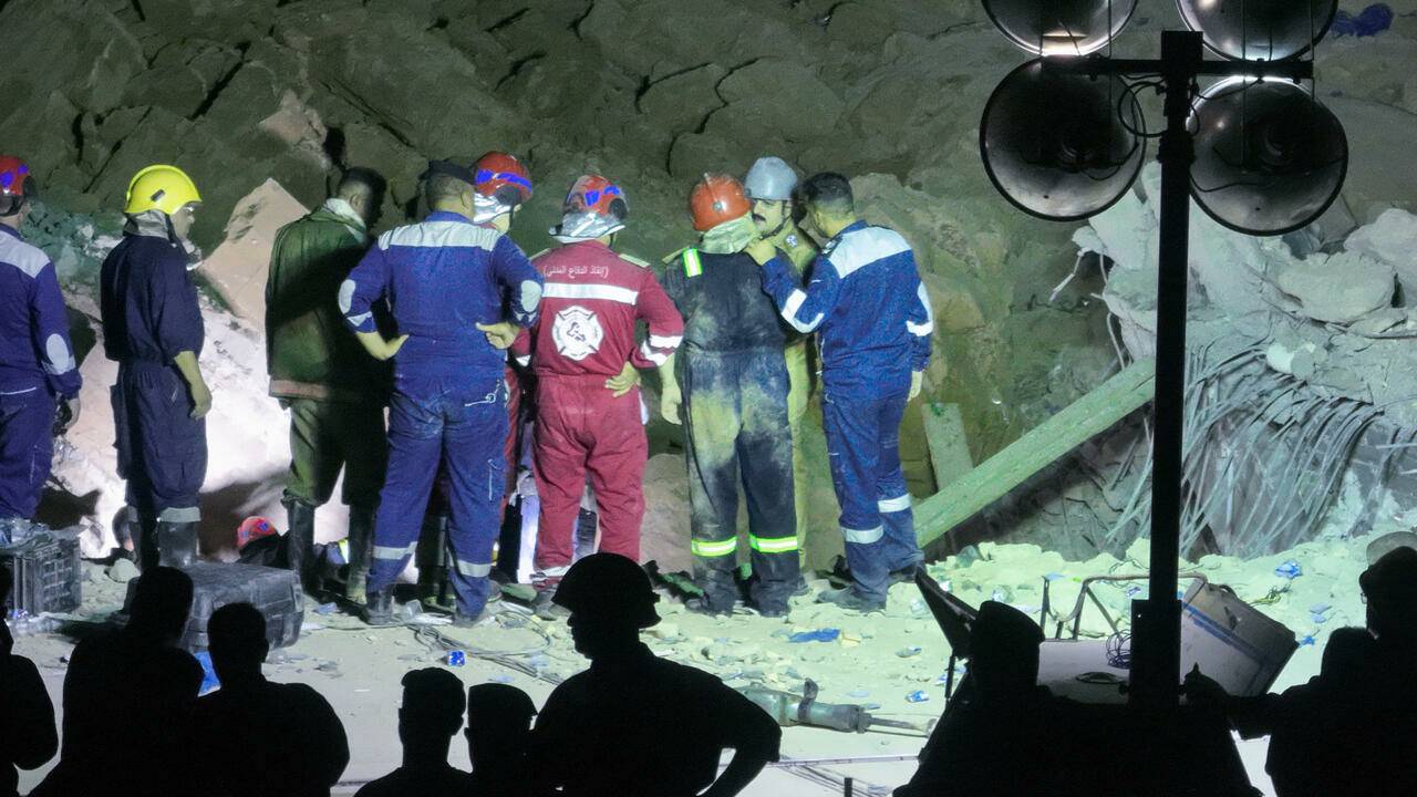 ستّة أشخاص عالقون تحت الركام بانهيار ترابي على مزار ديني في العراق