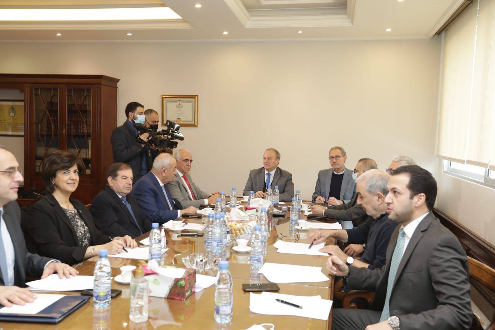 نقباء المهن الحرة: ترك الأمور "سائبة" من دون اصلاحات
هدفه تقطيع الوقت لتذويب الودائع وضياع حقوق الناس والنقابات