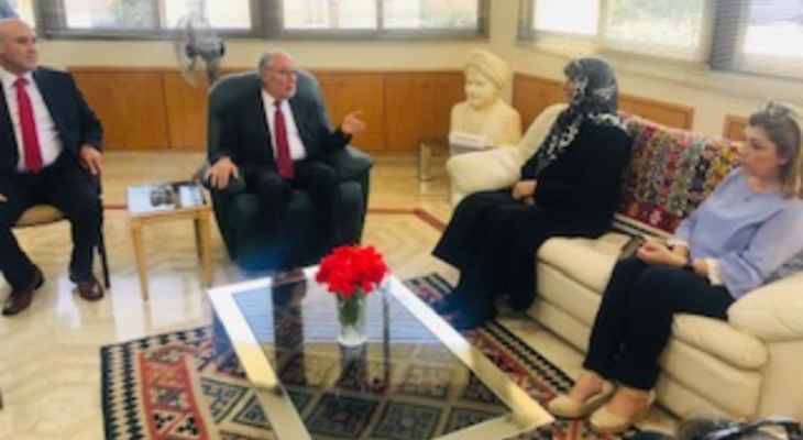 تفقّد المنطقة التربويّة لصيدا و"مؤسسات الصدر" في صور
الحلبي: بدء السنة الدراسيّة في تشرين الأول
وإجراءات بحق أيّ مدرسة تستوفي الأقساط بالدولار