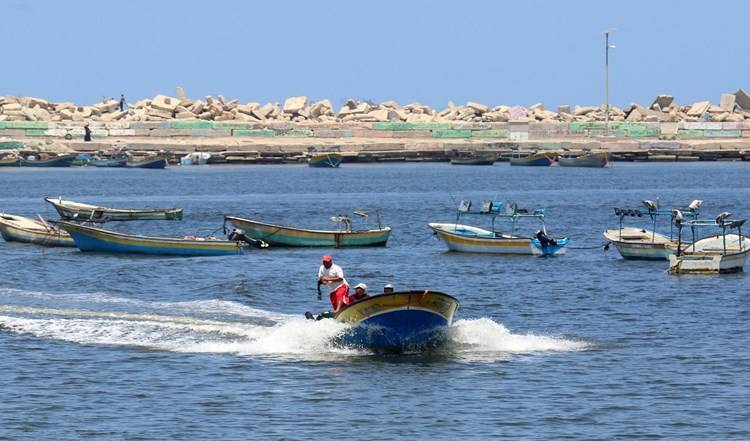زوارق الاحتلال تهاجم الصيادين في غزة