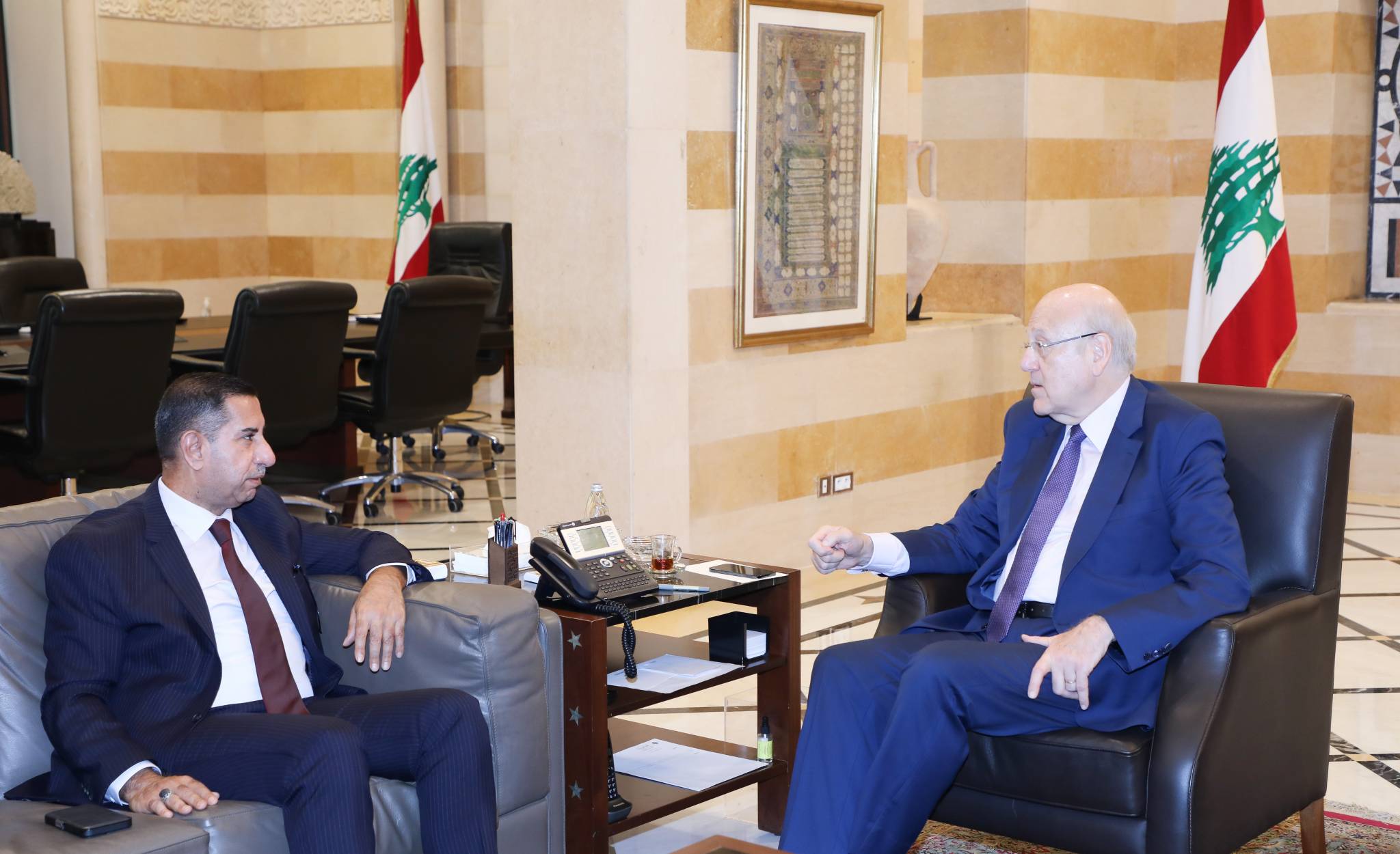 وفد من العشائر العربيّة طالبوه بتحقيق العدالة
ميقاتي عرض الأوضاع مع بري
واستقبل سفير العراق في زيارة وداعيّة