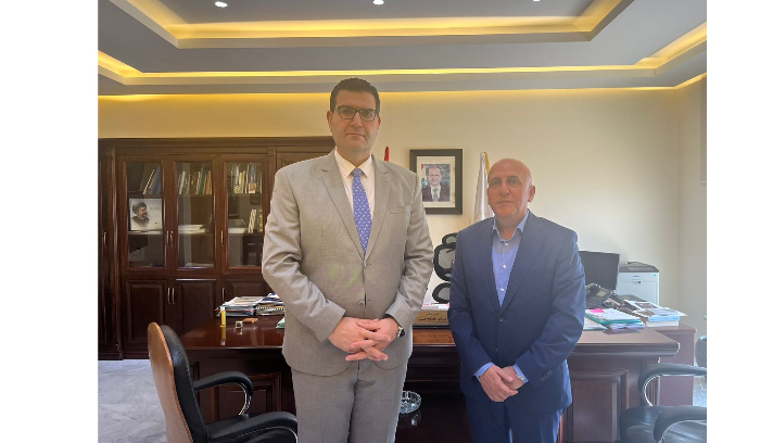 الحاج حسن بحث مع داوود

واقع القطاع الزراعي في لبنان