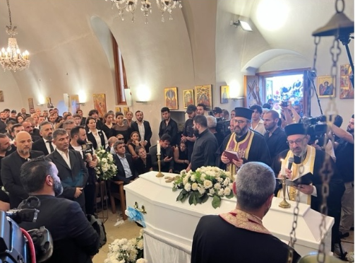 لبنان ودّع الفنان جورج الراسي بمأتم مهيب في المنصف
المطران موسى: كان مثالاً للتضحية ومحبّة الآخرين في الظروف الصعبة