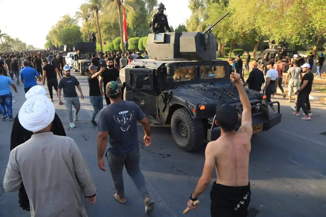 حرب شوارع واشتباكات بالأسلحة الثقيلة.. ماذا يحصل في بغداد؟