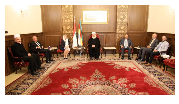 تريسي شمعون سلّمت دريان وأبي المنى
مشروع ترشحّها للرئاسة