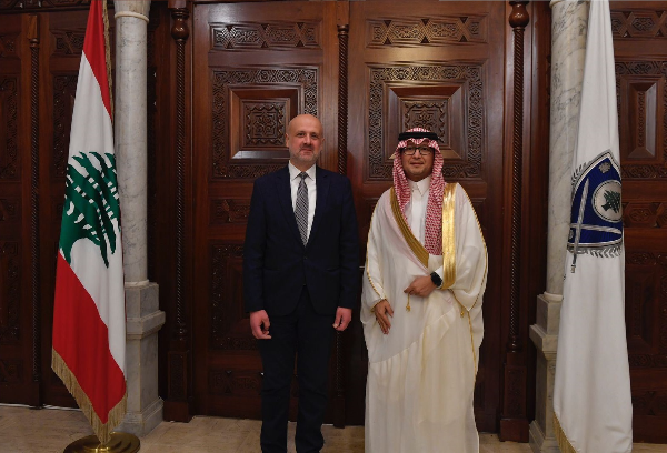 مولوي: حرصاء على أمن وأمان الدول العربيّة
بخاري: لتسليم علي هاشم المطلوب أمنياً لدى المملكة