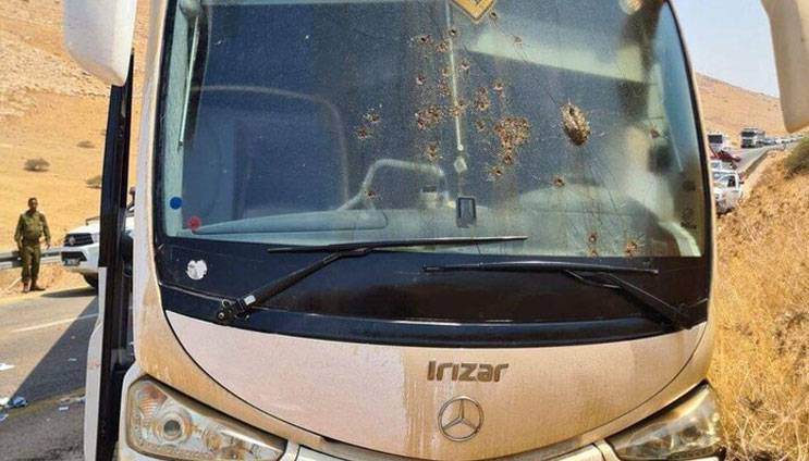 7 إصابات بإطلاق نار على حافلة 