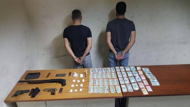 ينقل المخدّرات من البقاع إلى بيروت.. لكنه وقع وأحد المروّجين في قبضة الأمن