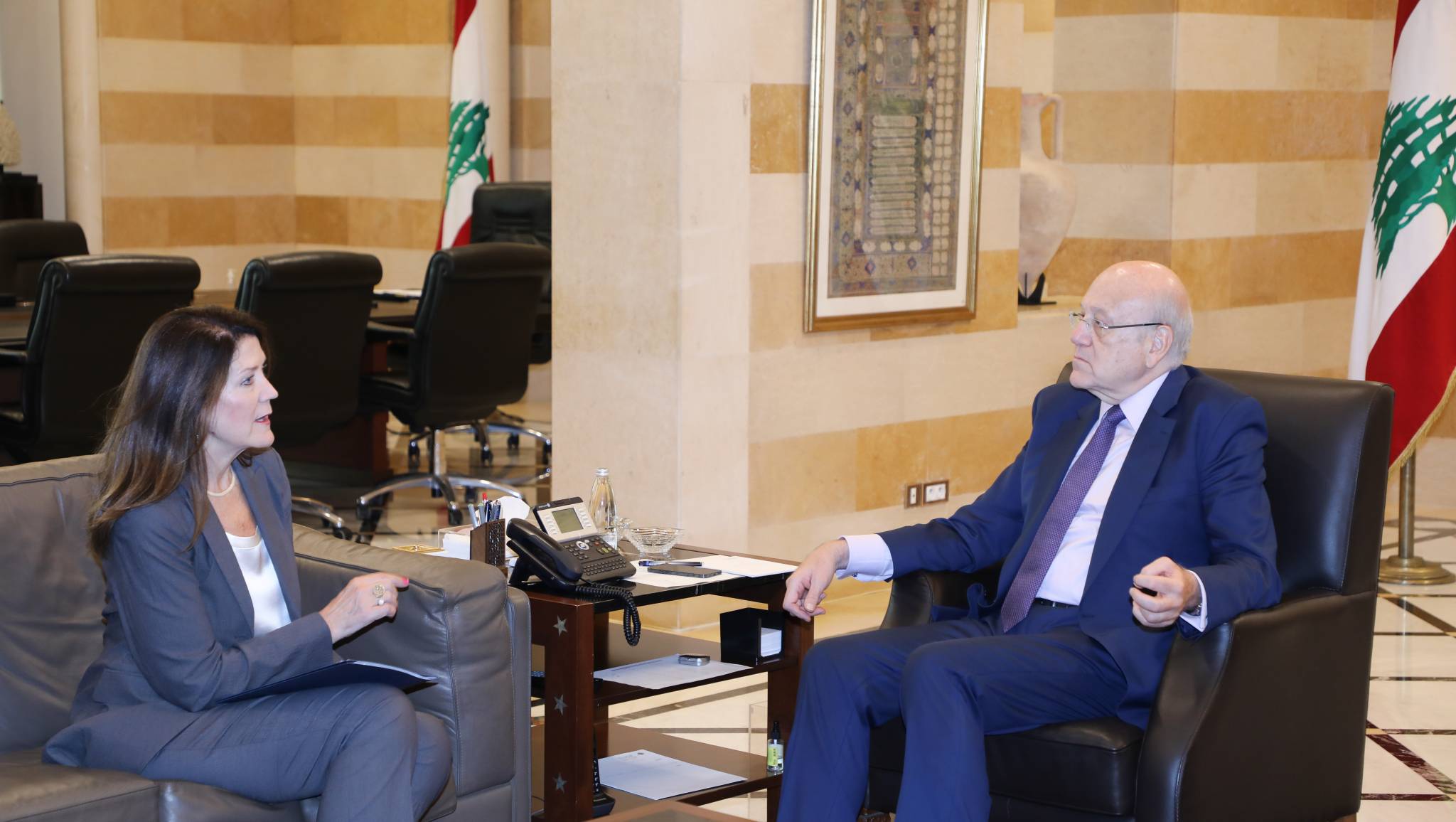 ميقاتي التقى السفيرين الأميركي والبريطاني
وعرض مع المرتضى وقواس وضع الكونسرفاتوار
