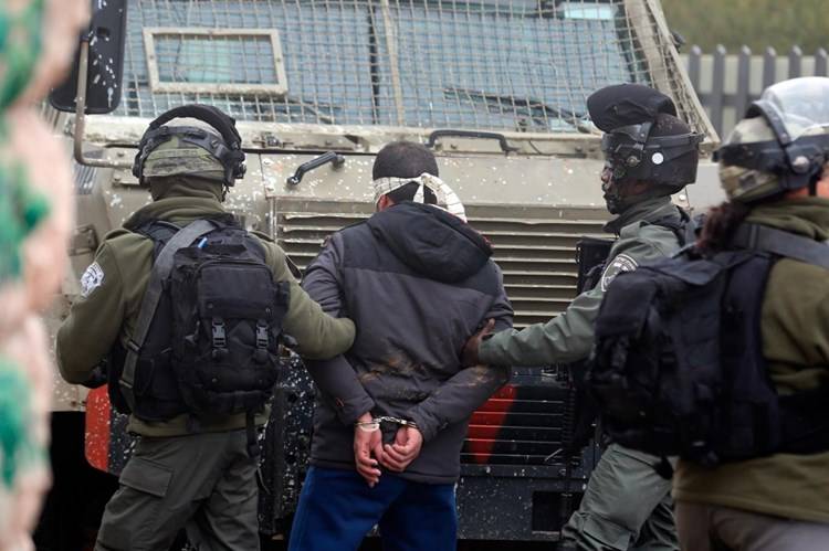 مركز فلسطين: اعتقال 475 شخصاً الشهر الماضي بينهم 39 طفلاً و16 سيدة